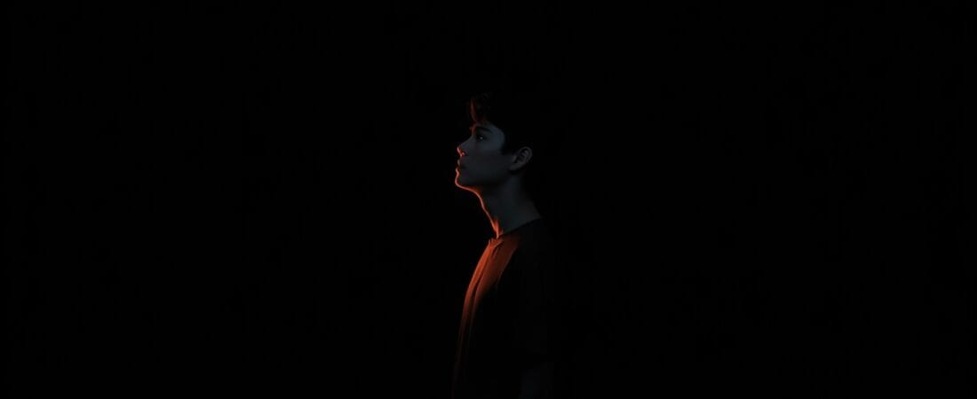 El instinto reprimido: 5 señales de que el abuso psicológico alteró tu percepción biológica del peligro